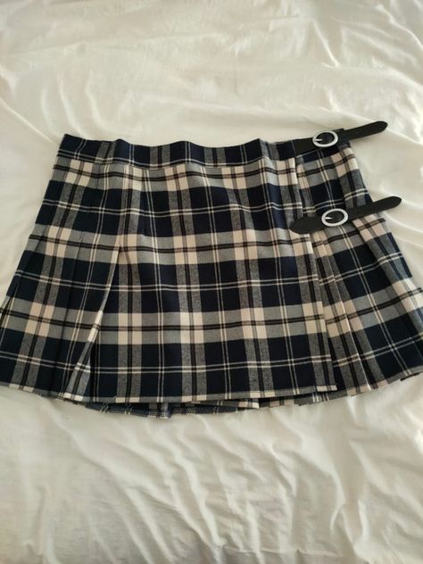 Brandy Melville Dana Plaid Skirt Dana Skirt Brandy Melville, Brandy Melville Dana Buckle Skirt, Brandy Melville Black Skirt, Brandy Buckle Skirt, Brandy Melville Png Clothes, Brandy Melville Png, Enhypen Vampire, Brandy Melville Plaid Skirt, Brandy Skirt