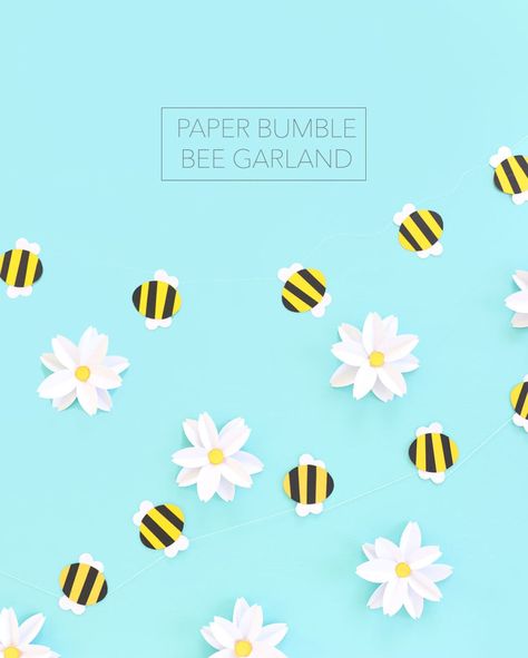 Ring in the spring with this easy to make paper bumble bee garland that uses paper and just a few other basic supplies! Spring Diy Garland, Bee Garland Diy, Paper Bees Diy, Diy Bee Decorations, Paper Bumble Bee, Bee Garland, Diy Garlands, Springtime Crafts, Spring Garland