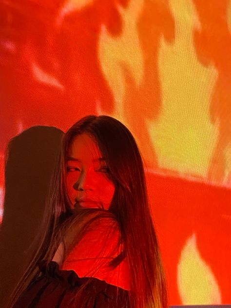 Projector Background, Aesthetic Fire, Projector Photoshoot, Fire Background, Projector Photography, Movie Projector, Concept Ideas, Photography Aesthetic, Photoshoot Concept