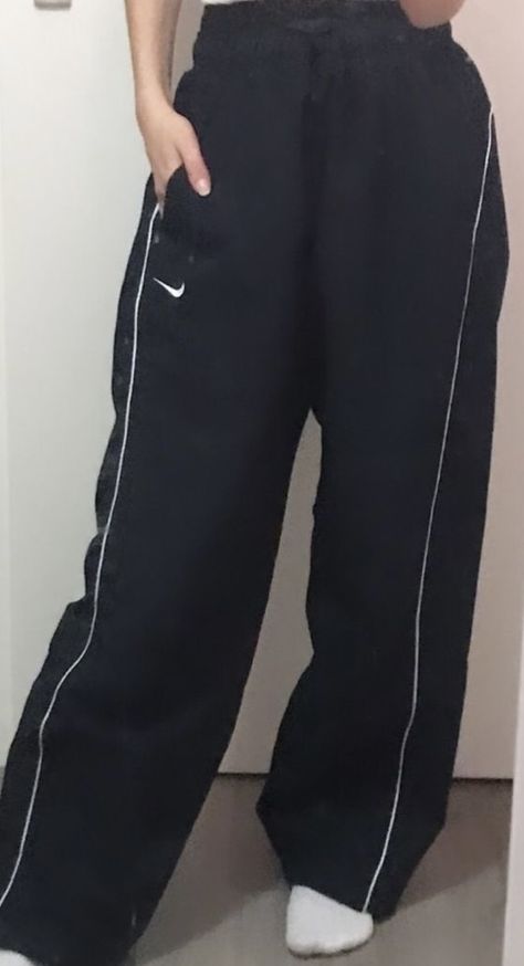 Nike Set Outfits Women, Baggie Outfit, Outfit Ideas For School Black, Outfit Ideas For School, Nike Set, Cosy Outfit, Nike Tracksuit, Muslim Outfits Casual, Casual College Outfits