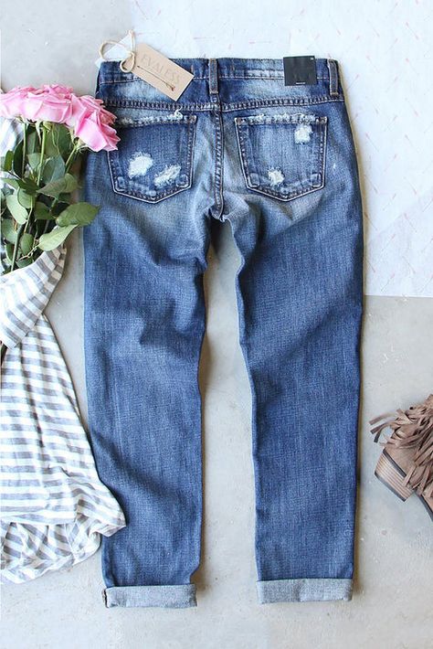 Jeans Display, Ripped Jeans Designs, Plaid Jeans, Casual Denim Jeans, Womens Ripped Jeans, Blue Valentine, Denim Jeans Ripped, American Flag Print, Distressed Boyfriend Jeans