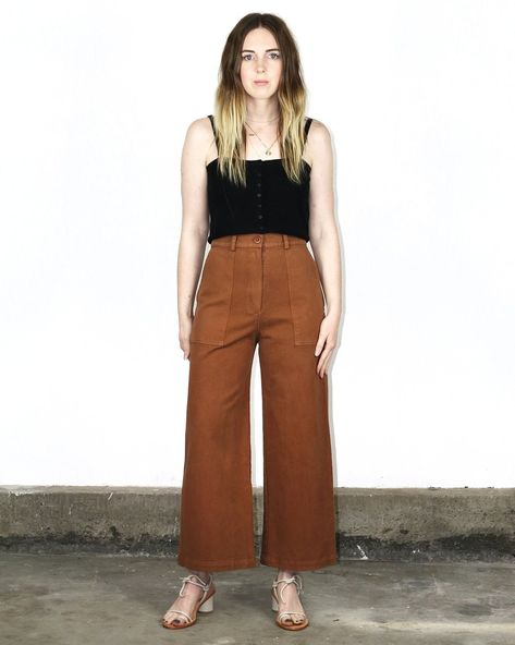 Flowy Trousers Outfit, Rust Trousers Outfit, Flowy Trousers, Wide Leg Trousers Outfit, Trousers Outfit, Trouser Outfit, Mens Running Shoes, Clothing Catalog, Mens Running