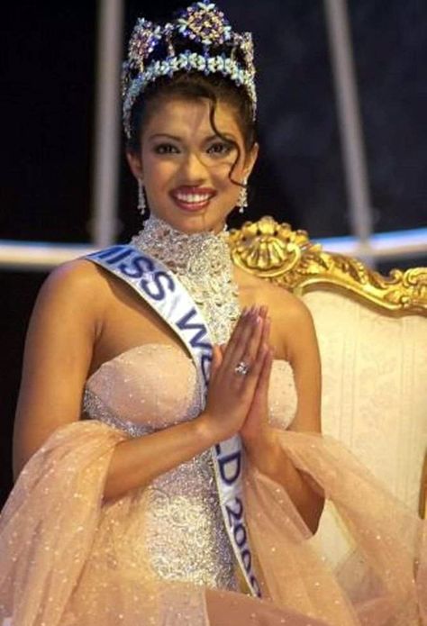 Priyanka Chopra Mrs. World Miss World 2000, Miss India, Stylish Celebrities, Miss America, Nick Jonas, Miss World, Priyanka Chopra, Beauty Pageant, Bollywood Stars