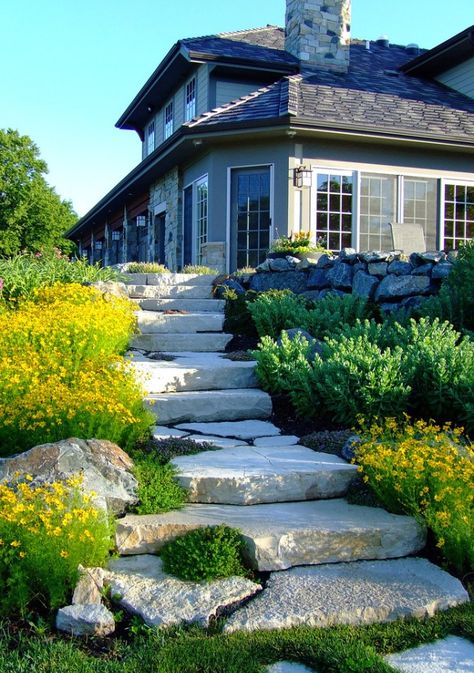 Backyard Hill, Garden Landscaping Design Ideas, Hill Landscaping, Stone Steps, Driveway Landscaping, Garden Stairs, Cottage Garden Design, Garden Walkway, Garden Steps