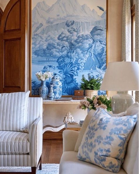 Chinoiserie Wallpaper Blue, Blue And White Decor, Blue Chinoiserie, Blue And White Chinoiserie, Blue White Decor, Chinoiserie Wallpaper, Chinoiserie Chic, Blue Home Decor, White Rooms