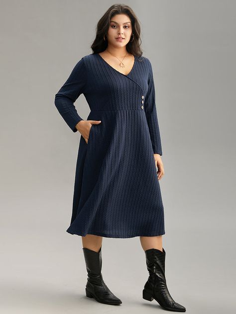 Winter Button-up Solid Color Dresses, Non-stretch Cotton Denim Dress For Fall, Knee-length Dark Wash Dress With Button Closure, Dark Wash Knee-length Dress With Button Closure, Button-up Medium Wash Midi Dress With Pockets, Elastic Waist Dress, Winter Colors, Sleeves Pattern, Trendy Dresses