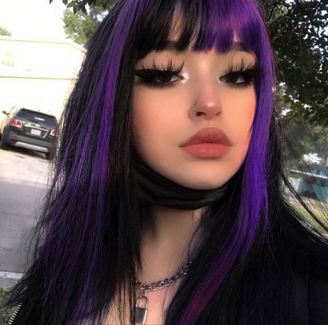 Purple Hairstyles Aesthetic, Anime Hair Colors Ideas, Purple And Black Hair With Bangs, Anime Hair Color Ideas Real Life, Grunge Hair Dye Ideas Purple, Split Purple Hair, Outfits For Purple Hair, Hair With Streaks Of Color, Pelo Morado Aesthetic