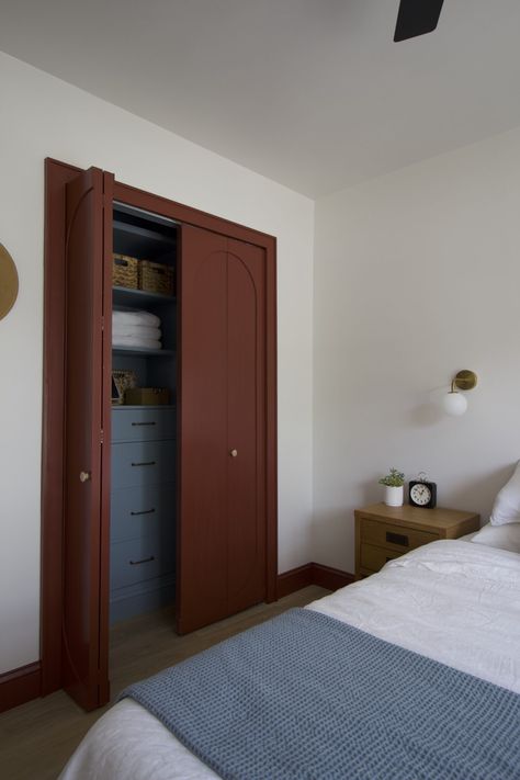 Bi fold closet doors