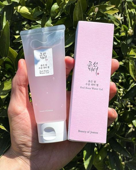 For those with oily skin, we've created ' Red Bean Water Gel ' . With its light gel consistency, it delivers abundant moisture without a greasy feel♥️Make you purchase now by clicking on the link ❤️🖇️ Beauty Of Joseon Red Bean Water Gel, Korean Beauty Aesthetic, Korean Skin Care Secrets, Moisturizer Face, Hydro Boost, Beauty Of Joseon, Perfect Skin Care Routine, Glow Skin, Moisturizing Face Cream