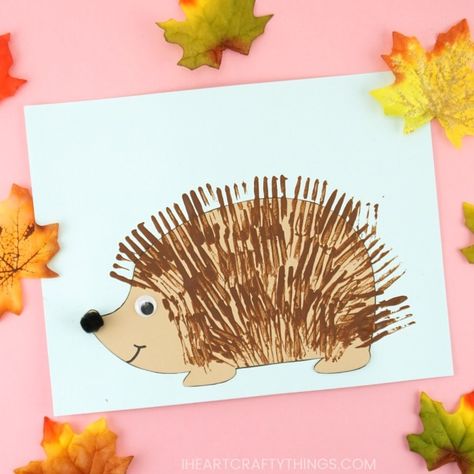 Free Hedgehog Template -3 Cute ways to make Hedgehogs for Fall! Hedgehog Crafts For Kids, Skunk Craft, Siu Yuk, Hedgehog Template, Hedgehog Crafts, Crafts For Fall, Hedgehog Craft, Craft Preschool, Maluchy Montessori