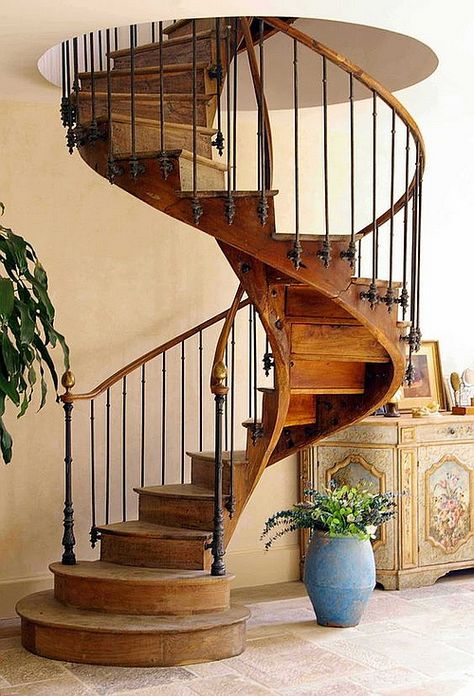 Spiral Stairs Design, Cantilever Stairs, Circular Stairs, New Staircase, Stairway Design, Casas Coloniales, Spiral Stairs, Napoleon Iii, Stairway To Heaven