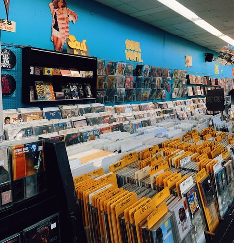 blue orange record store vinyls vintage y2k thrifting Orange Y2k Aesthetic, Blue And Orange Aesthetic, Record Store Aesthetic, Ella Core, Turquoise Aesthetic, Store Aesthetic, Nostalgia Core, Orange Aesthetic, Aesthetic Stuff