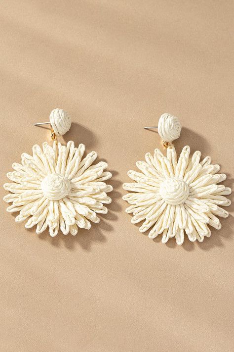 Flower Earrings Diy, Beads Weaving, Rattan Flower, Straw Crafts, Crochet Brooch, Ivory Earrings, Flower Drop Earrings, Jewelry Styles, Flowy Design