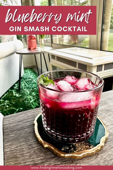 Blueberry Gin Cocktail, Gin Smash, Blueberry Simple Syrup, Blueberry Gin, Blueberry Mint, Perfect Summer Drink, Gin Cocktail, Easy Drink Recipes, Easy Blueberry