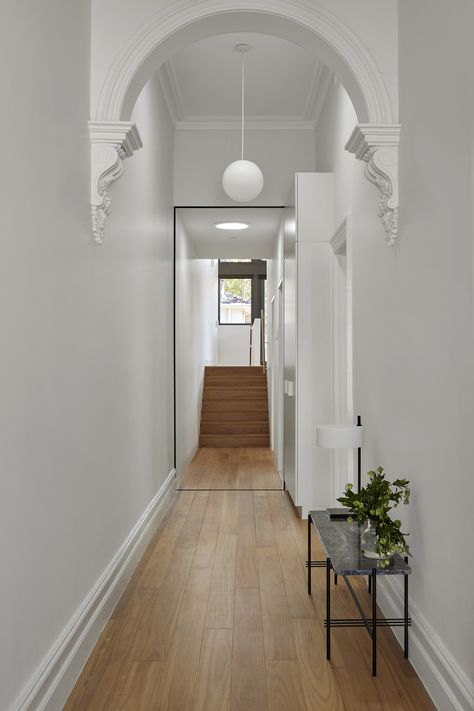 Victorian terrace renovation makes excellent use of laneway - The Interiors Addict Raised Kitchen, Victorian Terrace Renovation, Laneway House, Louvre Windows, Timber Battens, Victorian Terrace House, Hall Lighting, New Architecture, Victorian Terrace