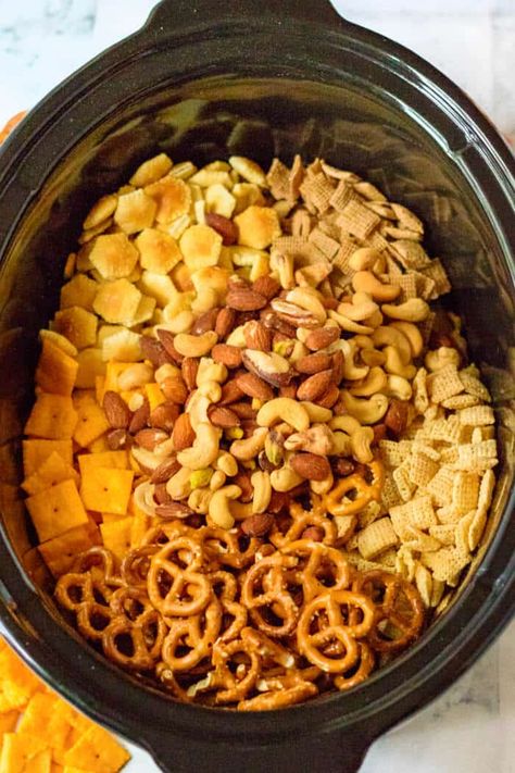 HOW TO MAKE CROCK POT CHEX MIX Chex Mix Recipes Crock Pot, Chex Mix Crock Pot, Savory Chex Mix Recipes, Savory Chex, Homemade Chex Mix Recipe, Chex Mix Recipes Original, Chex Mix Christmas, Homemade Chex Mix, Appetizers Savory