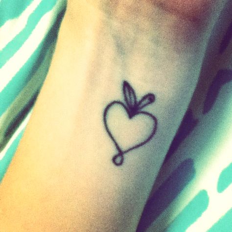 Apple tattoo:) I think I want it!! But where to put it.. Teacher Tattoos, Apple Tattoo, Mother Son Tattoos, Tattooed Teacher, Tattoo For Son, Tattoos For Daughters, Trendy Tattoos, Small Tattoo, Thanksgiving Outfit