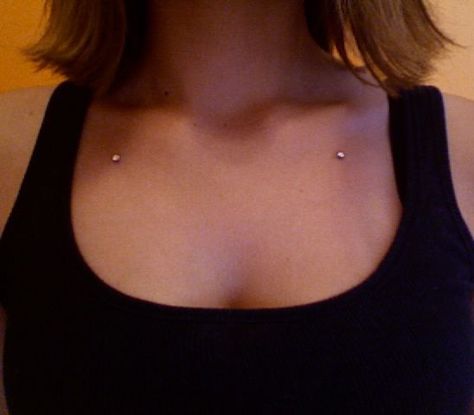 Collarbone Dermal, Cheek Dermal, Dermal Anchor, Ear Gauges Plugs, Jewelry Piercing, Dermal Piercing, Body Jewelry Piercing, Pretty Designs, Body Piercings