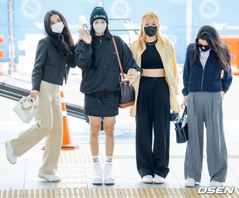 Blackpink Airport, Airport Fashion Kpop, Blackpink Pink, Teaser Poster, Pink Venom, Icon Wallpaper, Outfit Pink, Icn Airport, Incheon Airport