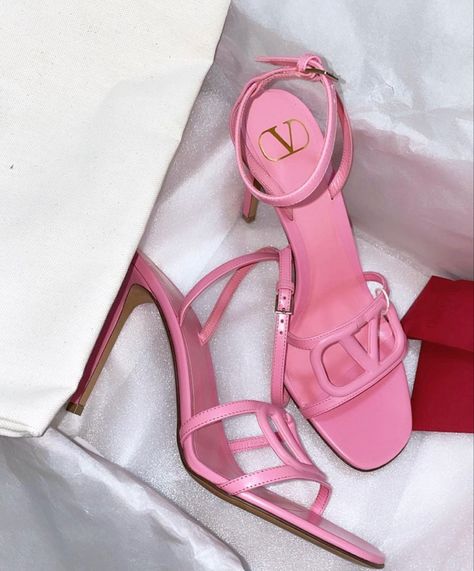 Pink Luxury Heels, Valentino Pink Shoes, Pink Valentino Heels, Pink Designer Heels, Hermes Heels, Pastel Heels, Closet Capsule, Pink Valentino, Pastel Bags