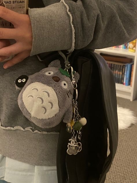 Aesthetic Totoro, Keychain Charms, Oki Doki, Handbag Essentials, Japan Aesthetic, What In My Bag, Bags Aesthetic, Essential Bag, Cute Bags