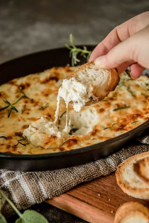 Baked Ricotta Dip, Ricotta Dip Recipes, Cheese Baguette, Ricotta Dip, Baked Ricotta, New Year's Eve Appetizers, Ricotta Recipes, Dip Recipe, Ricotta Cheese