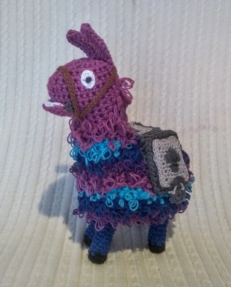 Fortnite Crochet, Spring Crochet, Crochet Creations, Llama, Fortnite, Crochet Projects, Dinosaur Stuffed Animal, Crochet Hats, Amigurumi