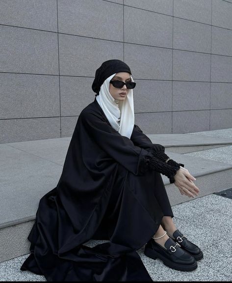 Black Hijabi Outfits, Stile Hijab, Muslim Style, Pink Perfume, Muslim Fashion Hijab Outfits, Fashion Top Outfits, Casual Outfit Inspiration, Muslim Fashion Hijab, Hijabi Outfits Casual