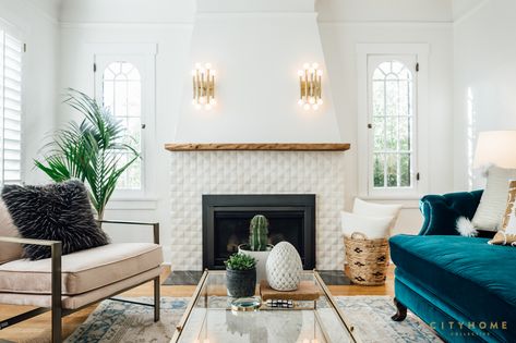 FIREPLACE THAT'S 1/2 TILED, HALF NOT. Great idea keeping it all white, while tiling the lower half with a geometric, 3D tile and the upper half plain ol' drywall (I guess). The modern fixtures and reclaimed wood mantle warm up the space, balancing the overall transitional feel. #modernhome #transitional #interiordesign #fireplace #livingroom Home Living Room Modern, Mid Century Modern Living Room Decor, Chandelier Living Room Modern, Modern Living Room Interior, Mid Century Living Room, Mid Century Modern Living, Mid Century Modern Living Room, Living Room Decor Modern, Mid Century Modern House