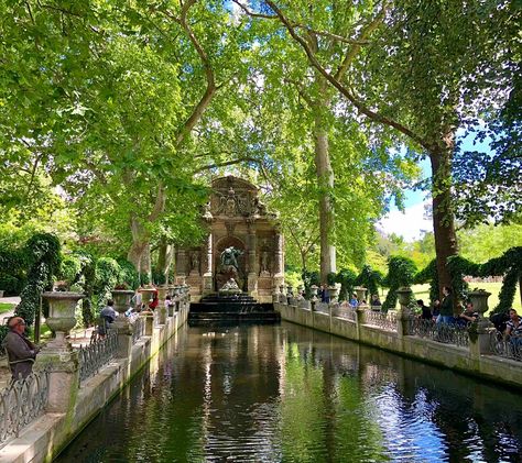 Medici Fountain Paris, Honeymoon In Paris, Lifetime Bucket List, Art Heist, Paris Honeymoon, Luxembourg Gardens, Travel Paris, First Day Of Summer, Anniversary Trips