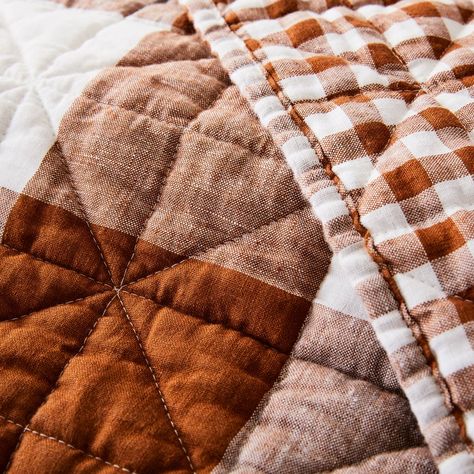 Fall Quilt Color Schemes, Linen Quilt Bedding, Masculine Quilts Ideas, Earthy Quilt, Aesthetic Quilts, Terracotta Quilt, Cottagecore Quilt, Checkered Quilt, Autumn Quilts