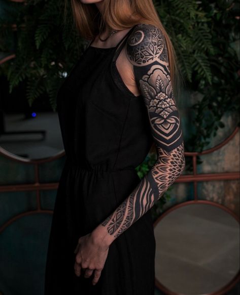 #sleevetattooideas #sleevetattoosforwomen #tattoosforwomen #ornamental #geometrictattoos #geometric #blackworktattoo Geometric Arm Sleeve Women, Geometric Ornamental Tattoo, Ornamental Geometric Tattoo, Ornamental Tattoo Women, Ornamental Sleeve Tattoo, Ornamental Sleeve, Ornamental Tattoos, Girl Shoulder Tattoos, Muster Tattoos