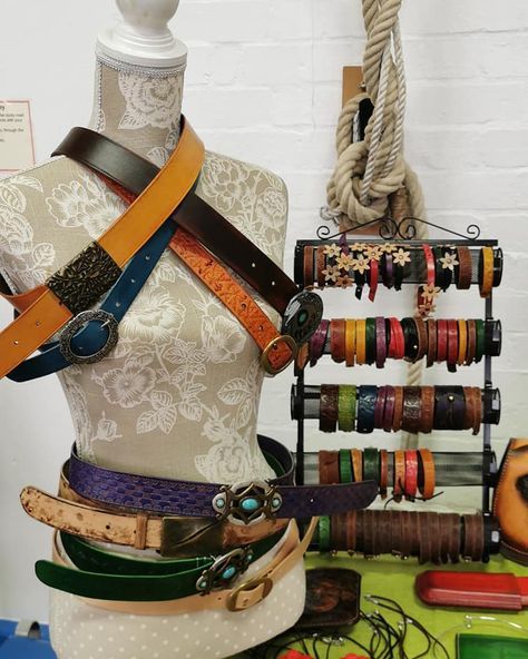 This is a good example because it shows a variety of different styles and colors of belts, as well as a variety of different bracelets that coordinate. This display is also effective because it shows the belts clasped and on a mannequin. Belts are rarely displayed this way and seeing the belt clasped makes it much easier to see how it’s going to look on someone’s body. The floral pattern and neutral colors of the display, along with the rope and iron accents add to the aesthetic of the display. Belt Display Retail, Vintage Clothing Display, Etsy Business Ideas, Fur Projects, Leather Cord Holder, Booth Display Ideas, Leather Cord Organizer, T Shirt Display, Farmhouse Fireplace Decor