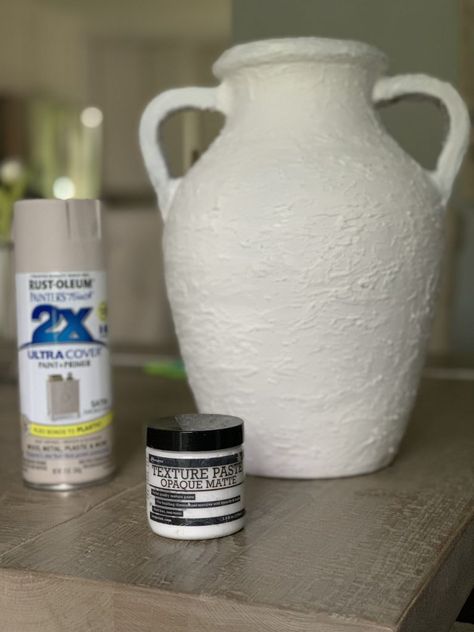 Texture Spray Paint Vase, Diy Stoneware Vase, Textured Spray Paint Vase, Diy Vase Ideas, Boho Airbnb, French Clay Pots, Wine Glass Painting Ideas, Aged Pottery, Ceramic Vases Diy