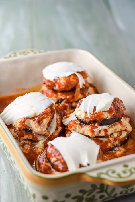 Towers of eggplant done for the baked stacks of eggplant parmesan Eggplant Parmesan Stacks, Eggplant Ricotta, Healthy Eggplant, Eggplant Recipes Easy, Eggplant Parm, Vegetarian Main Course, Eggplant Dishes, Baked Eggplant, Meatless Dinner