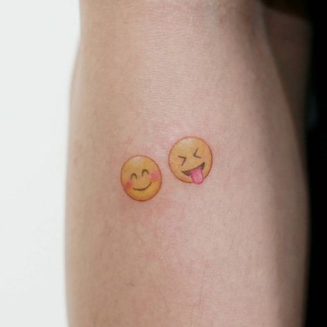 Emoji Tattoo Ideas, Emoticon Tattoo, Small Emoji, Smiley Tattoo, Illustrative Tattoos, Emoji Tattoo, Tatoos Small, Simbolos Tattoo, Forearm Flower Tattoo