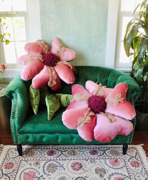 Flower Couch, Decoration Things, Flower Pillows, Imogen Heap, Art Boutique, Art Textiles, College Room, Funky Decor, Flower Pillow