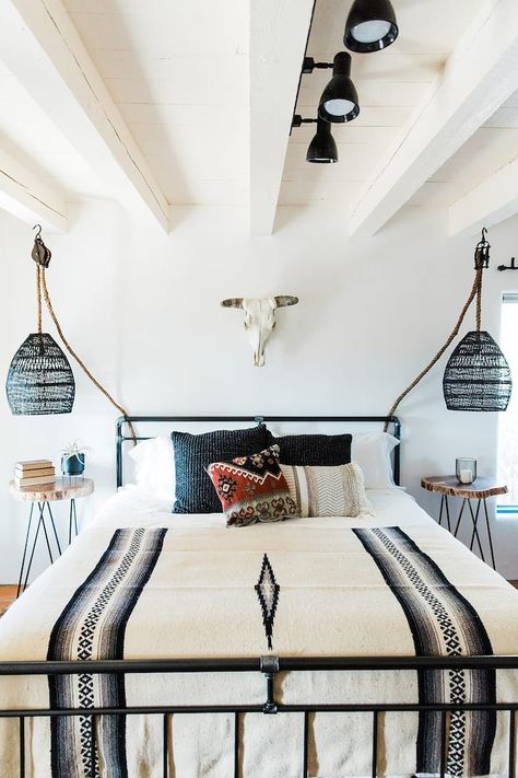 Modern Mexican Bedroom, Santa Fe Bedroom, Modern Southwest Bedroom, Santa Fe Style Decor, Modern Santa Fe Style, Santa Fe Decor, Southwest Bedroom, Modern Southwest Decor, Mexican Bedroom