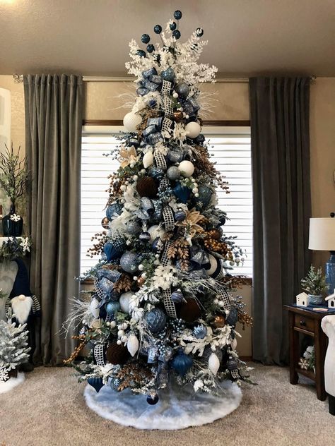 Hospital Lobby, Decor Balls, Blue Christmas Tree Decorations, Christmas Tree Decorations Ribbon, Christmas Tree Inspo, Navy Decor, Pretty Christmas Decorations, Blue Christmas Decor, Christmas Tree Decorating