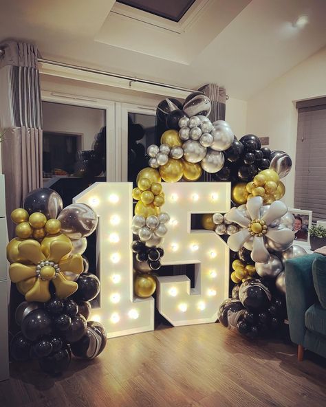 Balloons And Marquee Numbers, Light Up Numbers With Balloons, Marquee Numbers With Balloons, Prom Balloons, Birthday Decors, Marquee Numbers, Birthday 15, Red Quince, Lighted Marquee Letters