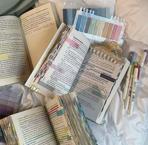 Book Annotation Key, Book Annotation Tips, Book Annotating, Annotating Books, Annotated Books, Reading Motivation, Book Annotations, Bookstagram Inspiration, Reading Aesthetic