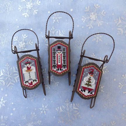 Image Folk Cross Stitch, Sled Ornaments, Perforated Paper, Embroidery Supplies, Stitch Art, Cross Stitch Patterns Christmas, Modern Cross Stitch Patterns, Counted Cross Stitch Kits, Christmas Cross