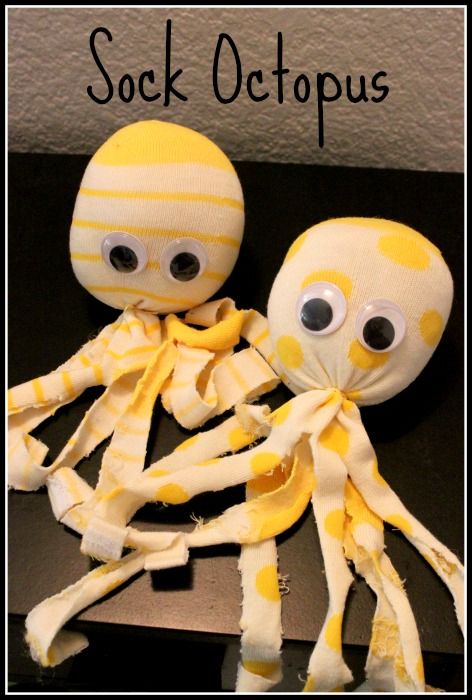 Sock Octopus, Babysitting Crafts, Ocean Theme Classroom, Sock Crafts, Diy Crafts For Adults, Vbs Crafts, Ocean Crafts, Aktivitas Montessori, Camping Crafts