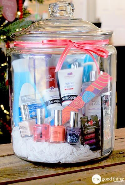 Diy Best Friend Gifts, Bathroom Gifts, Gift Jar, Themed Gift Baskets, Diy Gift Baskets, Mason Jar Gifts, Jar Diy, Large Jar, Nail Files