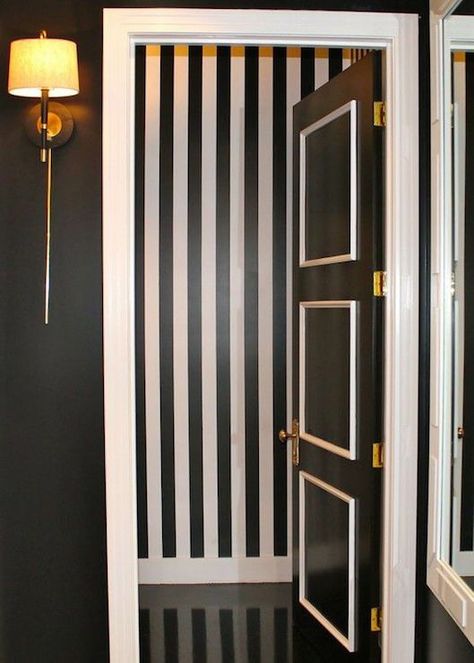 10 Ways to Dress Up Boring Interior Doors10 Striped Walls, Black And White Interior, Black And White Decor, Bifold Doors, White Houses, Semarang, Doors Interior, Home Design, Interior And Exterior