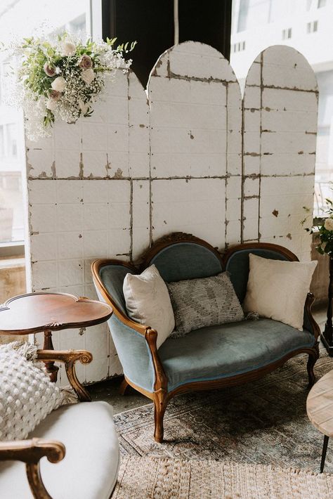 Thrifted Furniture Wedding, Vintage Couches Wedding, Wedding Vignette Ideas, Soft Seating Wedding, Wedding Reception Lounge Area, Wedding Seating Area, Lounge Area Wedding, Wedding Couch, Events Backdrop