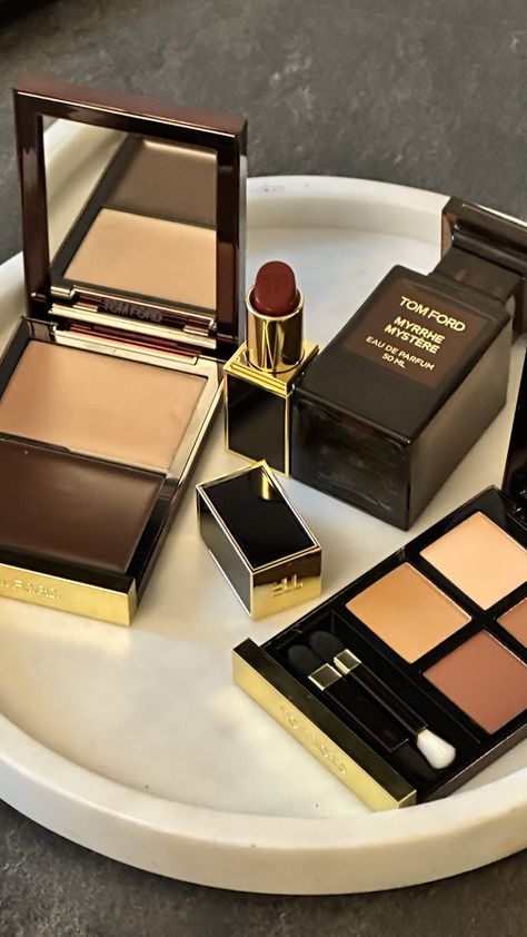 Tom Ford Makeup Aesthetic, Tom Ford Aesthetic, French Girl Makeup, Tom Ford Makeup, Tom Ford Beauty, Girls Art, Beauty Product, French Girl, Girls Makeup