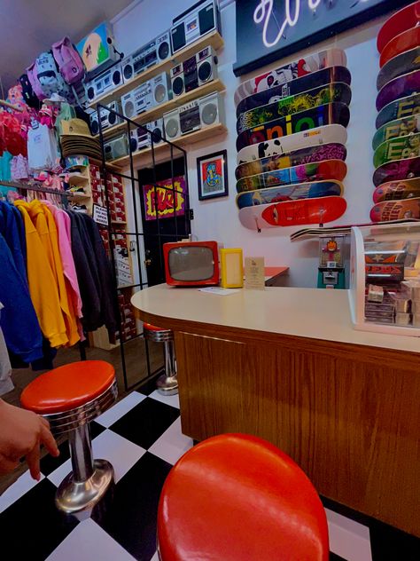 Skate Shop Aesthetic, Retro Skater Aesthetic, Surf Shop Aesthetic, Vintage Store Ideas, Skateboard Vintage, Office Vibes, Skate Aesthetic, Skate Store, 90s Skate