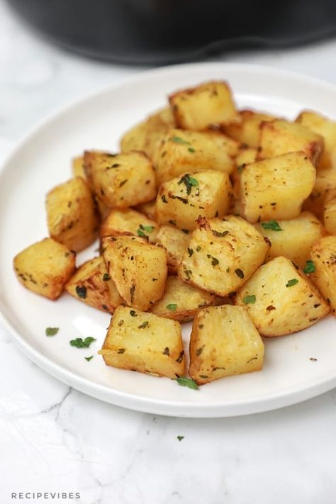 Air Fryer Potatoes (Air fryer Diced Potatoes) Fried Diced Potatoes, Diced Potatoes In Oven, Air Fryer Diced Potatoes, Air Fried Vegetable Recipes, Potatoes O Brien, Airfryer Recipe, Salmon Bites Recipe, Potatoes Air Fryer, Air Fryer Potatoes