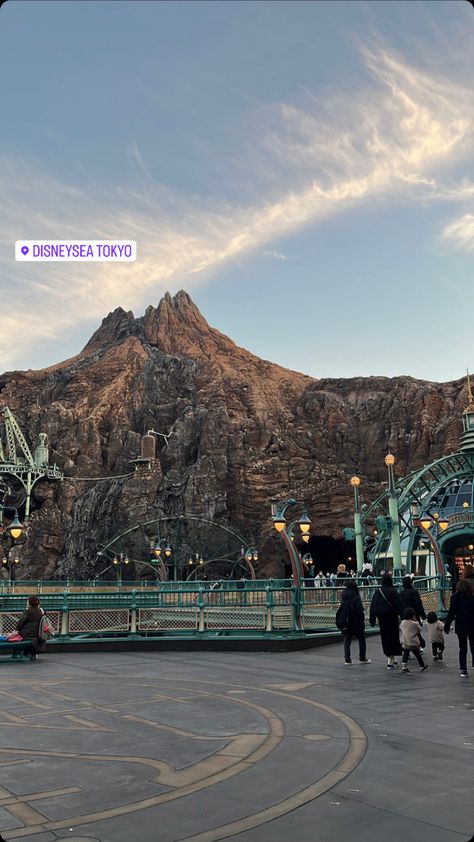 Japan Disneyland Tokyo Aesthetic, Tokyo Disneysea Aesthetic, Tokyo Disney Sea Aesthetic, Tokyo Disney Aesthetic, Tokyo Disneyland Aesthetic, Disney Sea Tokyo, Tokyo Summer, Japan Pics, Disneysea Tokyo